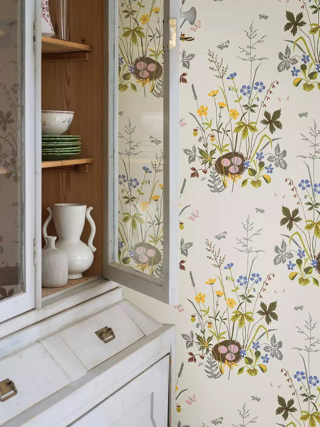Fågelbo, col. 61 - Blumen - Blätter - Florale Muster - Schmetterlinge - Creme - Multicolor - Borastapeter