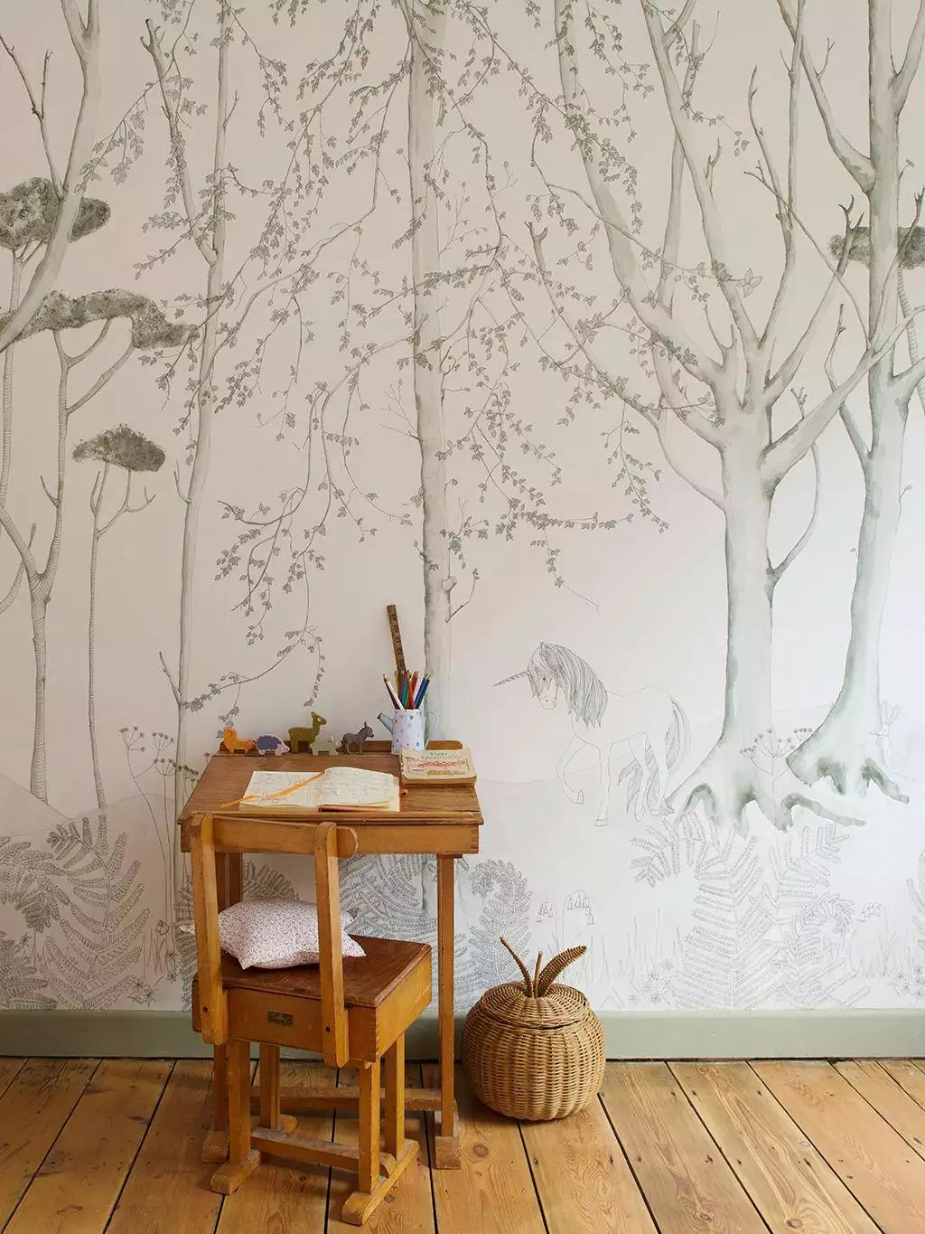 Legend, moss - Bäume - Florale Muster - FotoTapeten - Märchen - Wald - Creme - Grün - Abigail Edwards