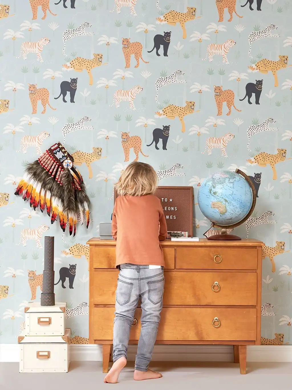 Black panther, twilight blue - Bäume - Tier Tapeten - Hellblau - Hellgrün - Ocker - Orange - Schwarz - Weiß - Majvillan AB