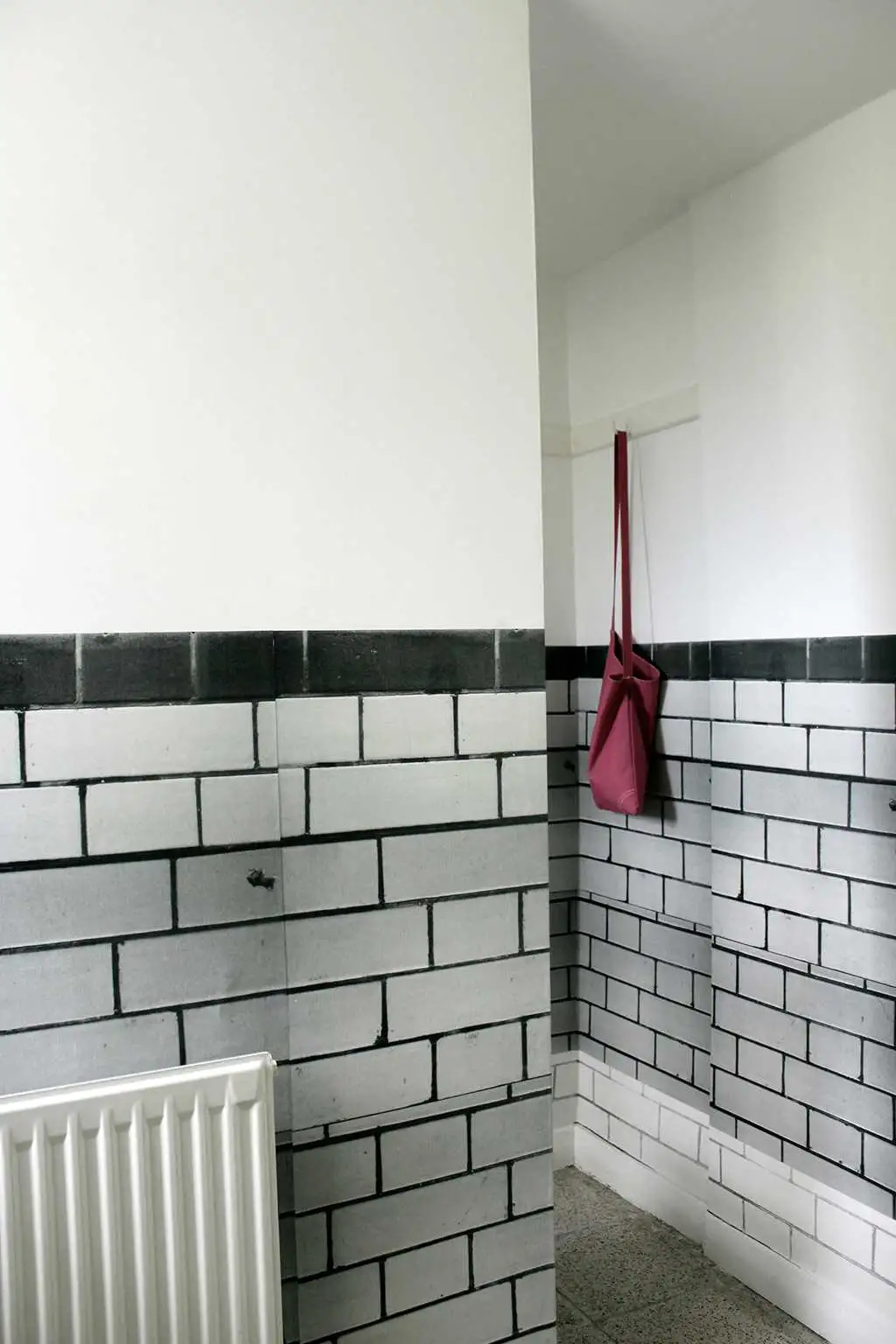 Tube Station Tiles, grey - Backstein - Steinoptik - Anthrazit - Grau - Schwarz - Deborah Bowness