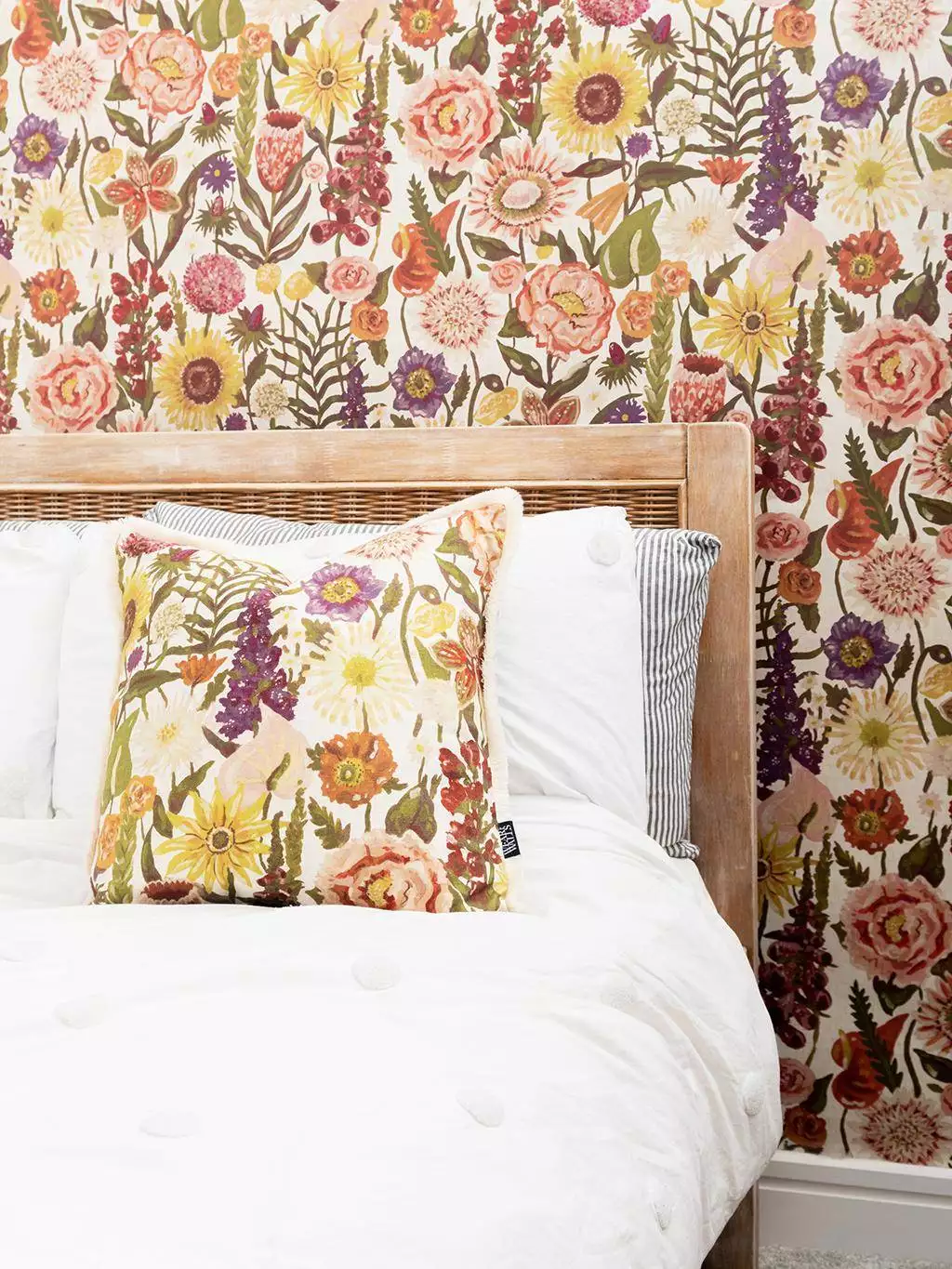 Utopia Wallpaper in Opal-White Utopia Wallpaper in Opal-White