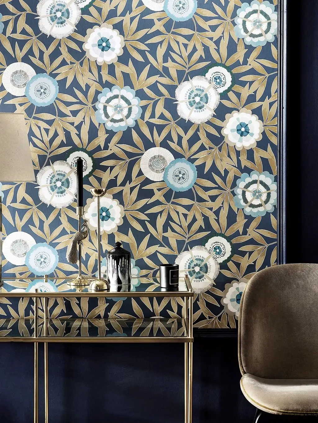 Komovi, col. 60 - Blumen - Blätter - Blau - Creme - Gold - Weiß - Sanderson 