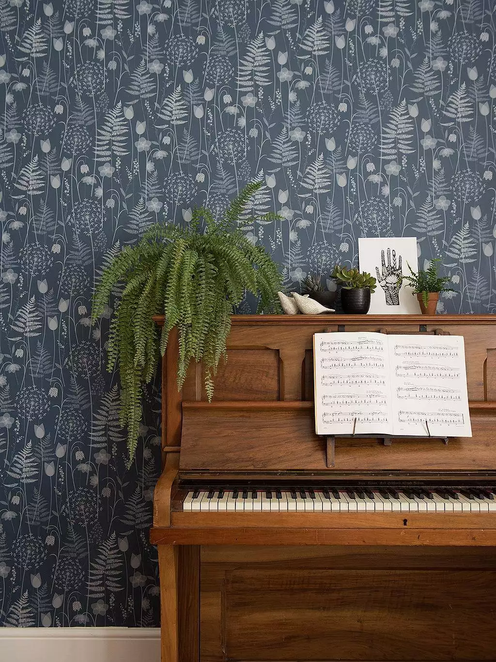 Charlottes Garden wallpaper in Inkwell Charlottes Garden wallpaper in Inkwell