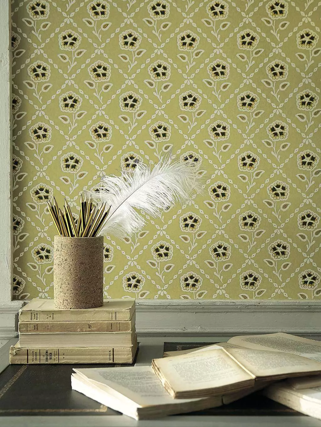 Whitehall, c. 1740 - Blumen - Florale Muster - Rauten - Hellgrün - Ocker - Little Greene