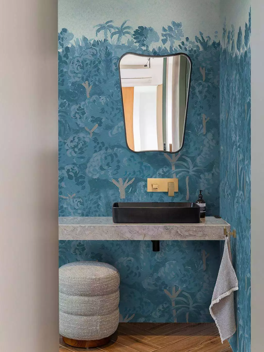 Blue Fairy Tale - Blätter - Bäume - Florale Muster - FotoTapeten - Landschaft - Blau - Braun - Creme - wall & decò