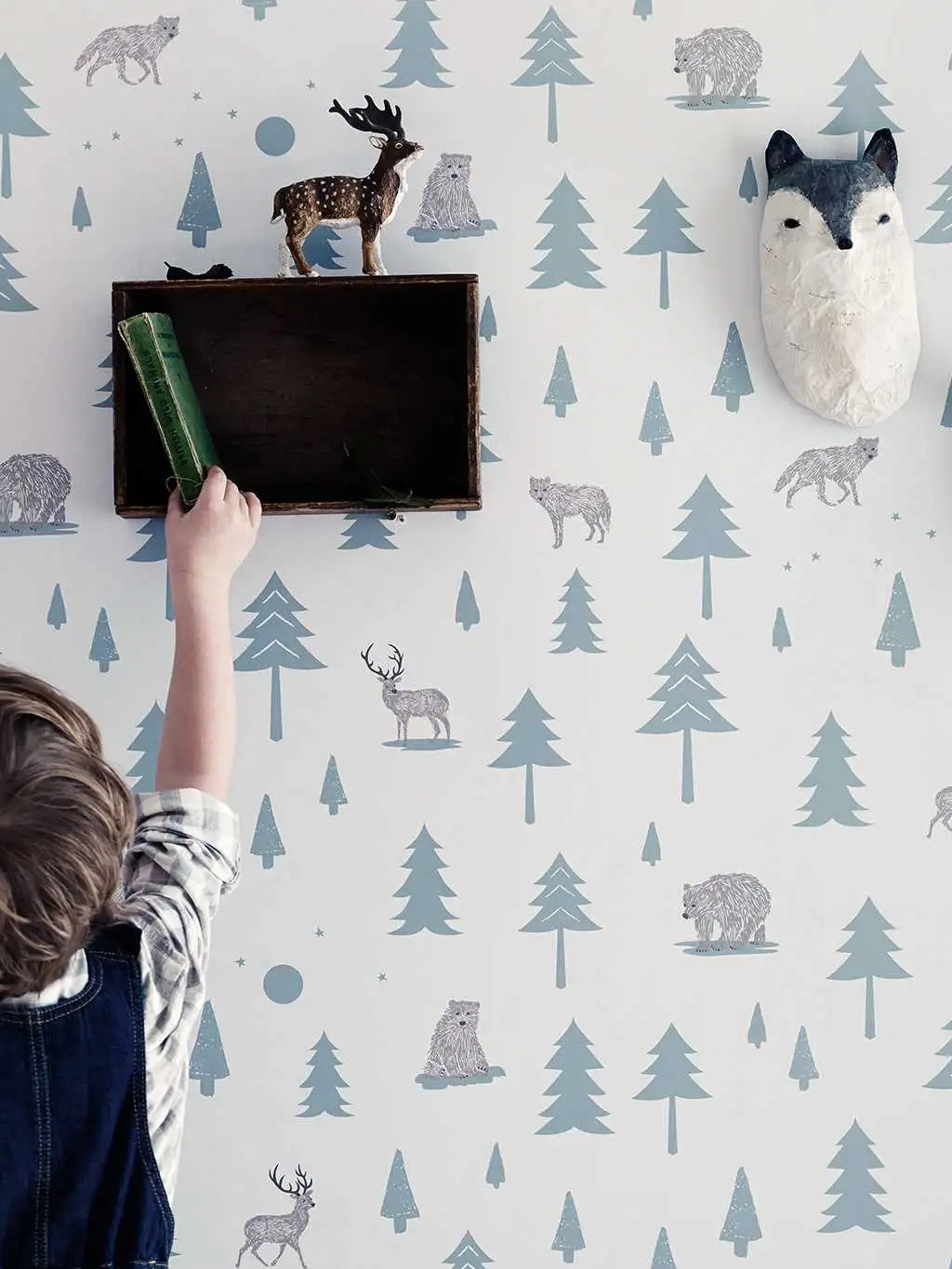 Into the Wild, storm green - Bäume - Tier Tapeten - Anthrazit - Grau - Petrol - Hibou Home