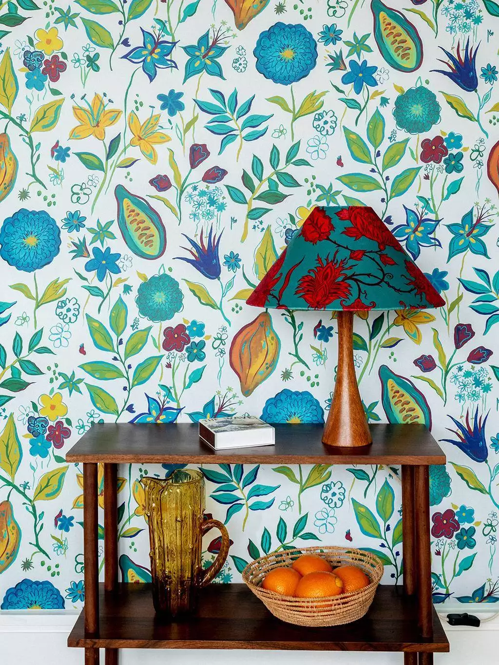 Kakao Wallpaper in Acai-Blue - Blumen - Blätter - Florale Muster - Früchte - Multicolor - Wear the walls