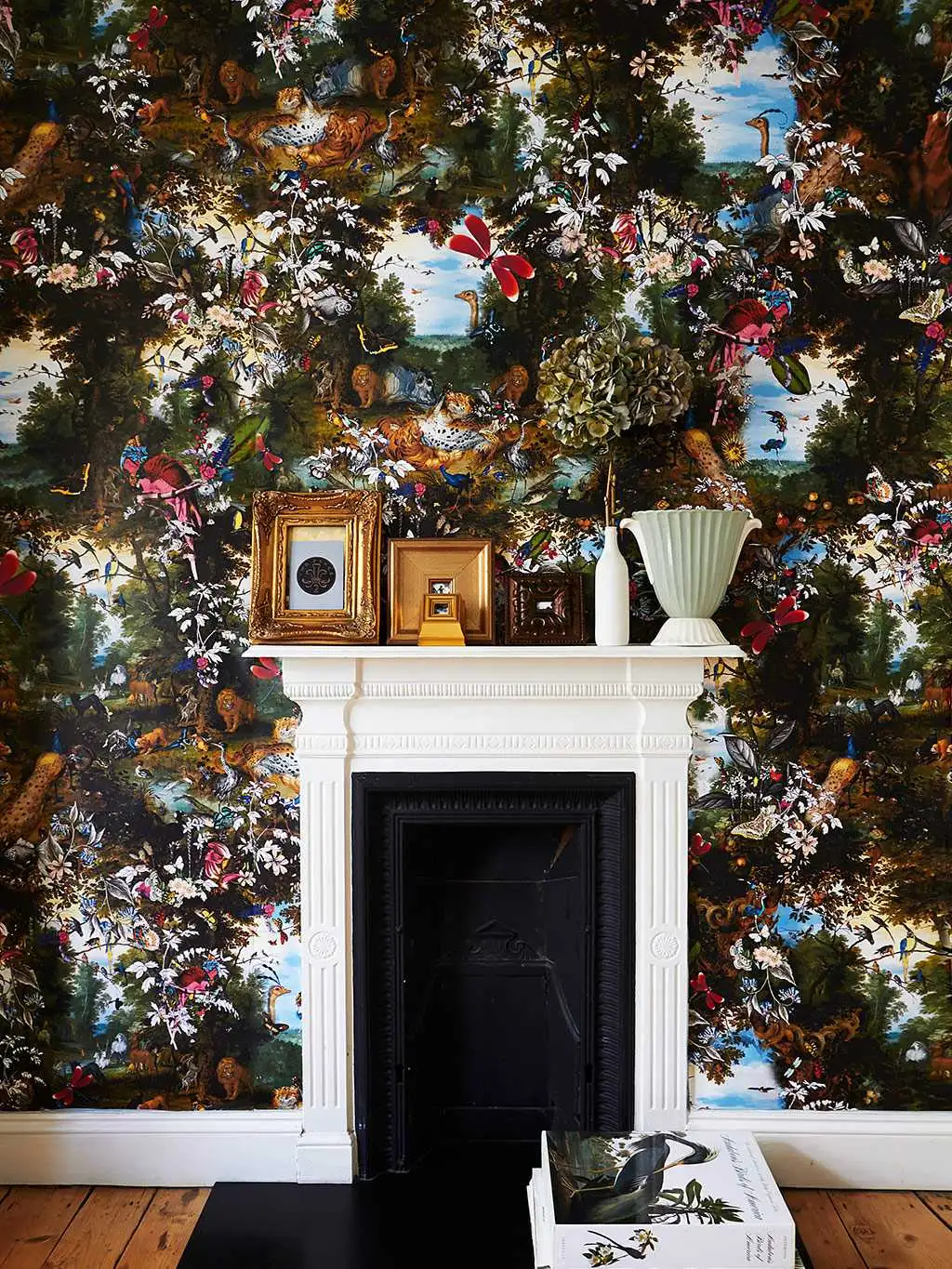 Animal Eve Garden - Blumen - Blätter - Tier Tapeten - Multicolor - Kristjana S Williams