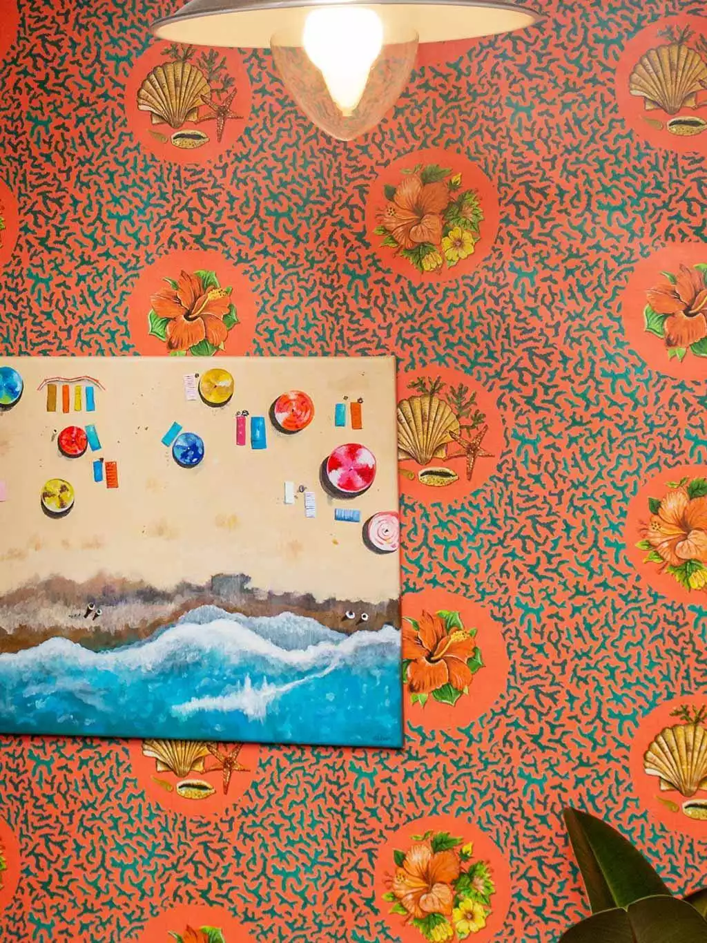 Treath Wallpaper in Clementine-Orange - Blumen - Blätter - Fauna - Florale Muster - KinderTapeten - Tiere - Multicolor - Wear the walls