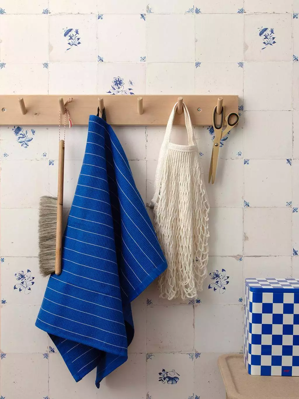 Botanical Tiles, dark blue - Blumen - Fliesen - Florale Muster - Blau - Weiß - StudioDitte