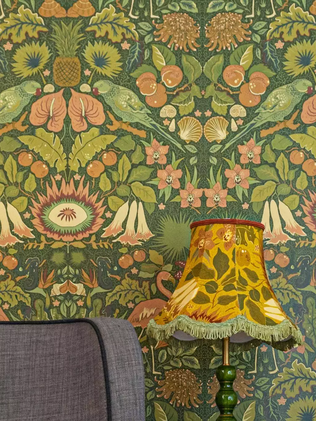 Oasis Wallpaper in Clover-Green Oasis Wallpaper in Clover-Green