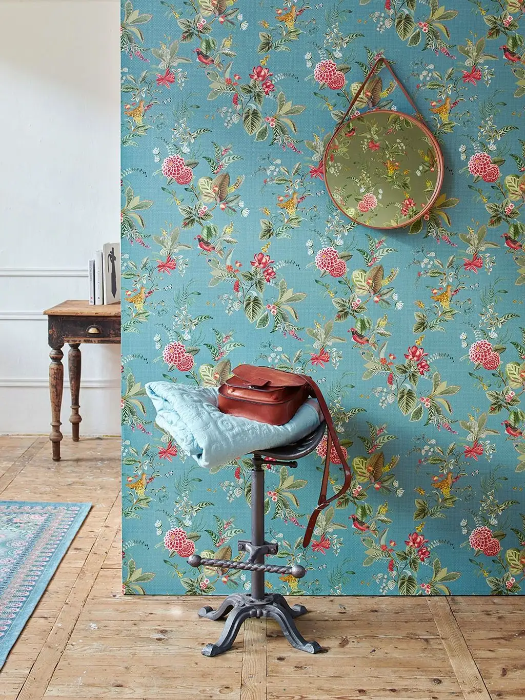 Floris Flowers. col. 5 - Blumen - Blätter - Tapeten mit Vogelmotiven - Tier Tapeten - Multicolor - Pip Studio