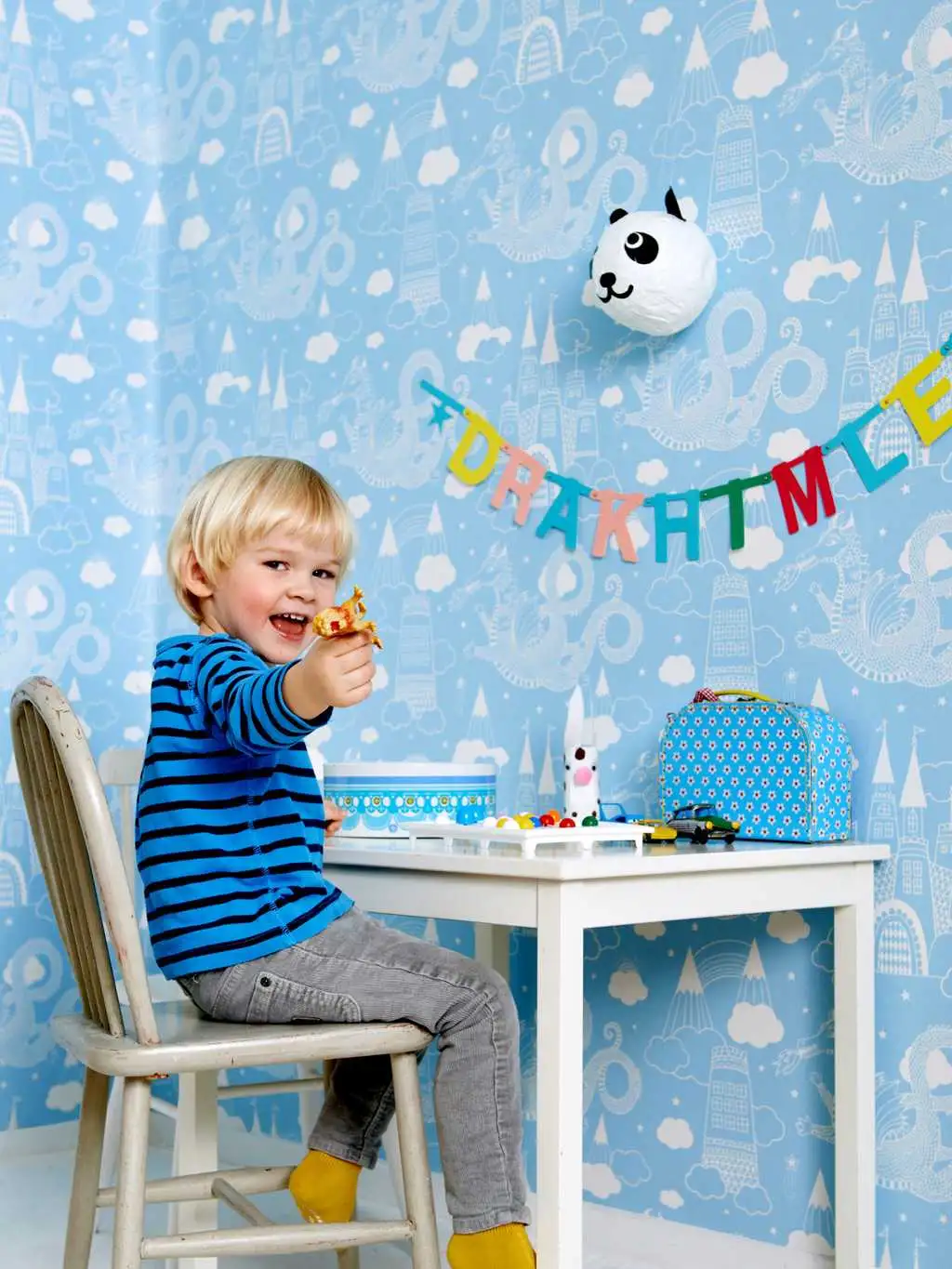 Dragon Sky, col.02 - Drachen - Gebäude - Wolken - Majvillan AB