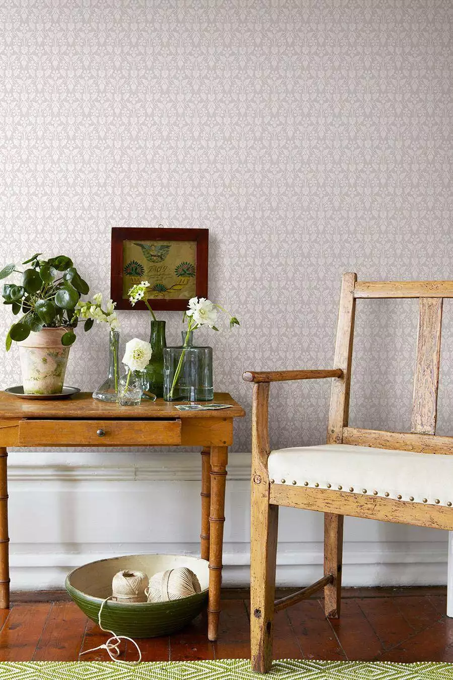 Nora, col. 7 - Blumen - Blätter - Rauten - Anthrazit - Grau - Weiß - Borastapeter