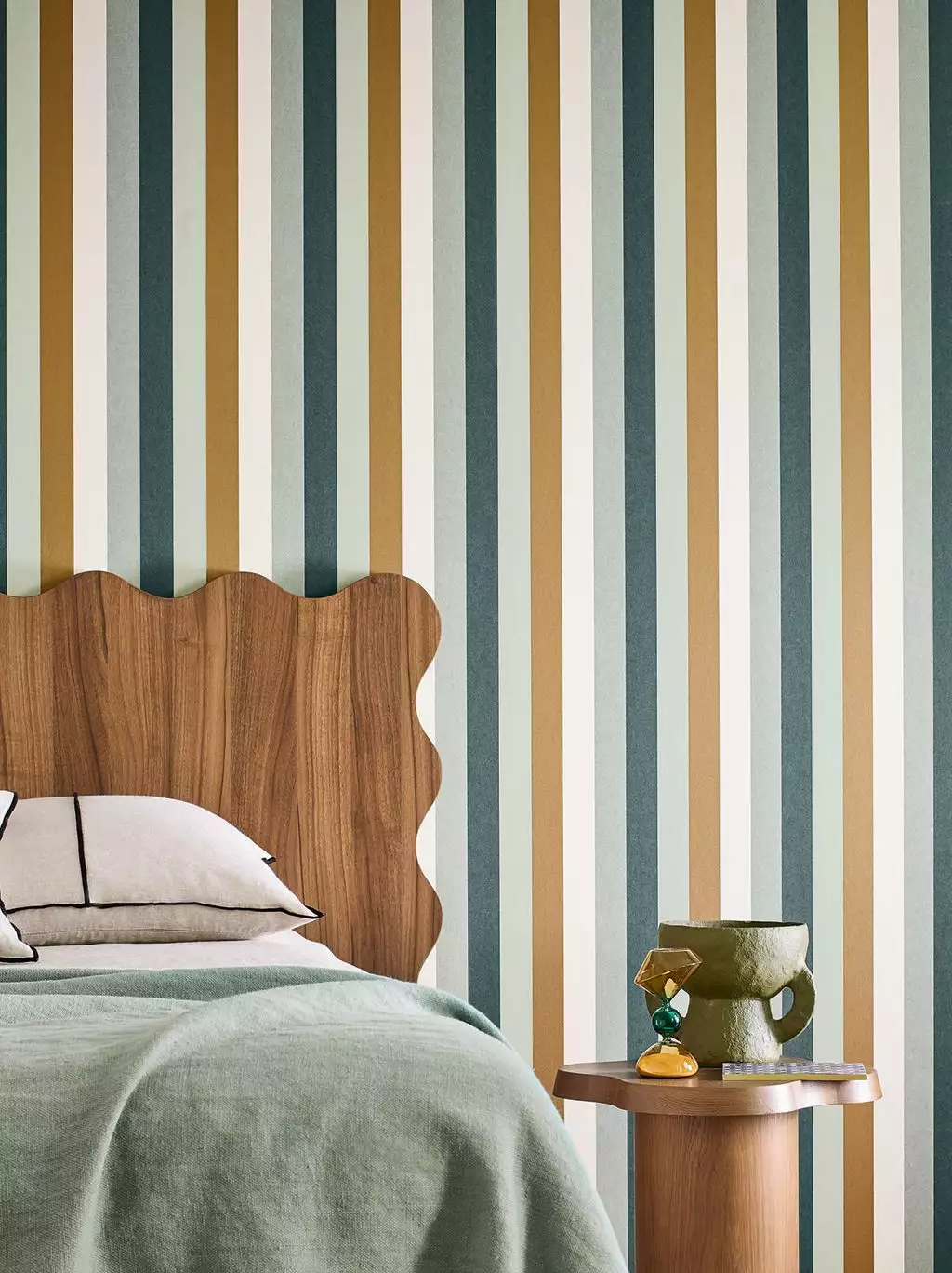 Transat, col. 04 - Streifentapeten: - Creme - Grün - Hellgrün - Ocker - Casamance