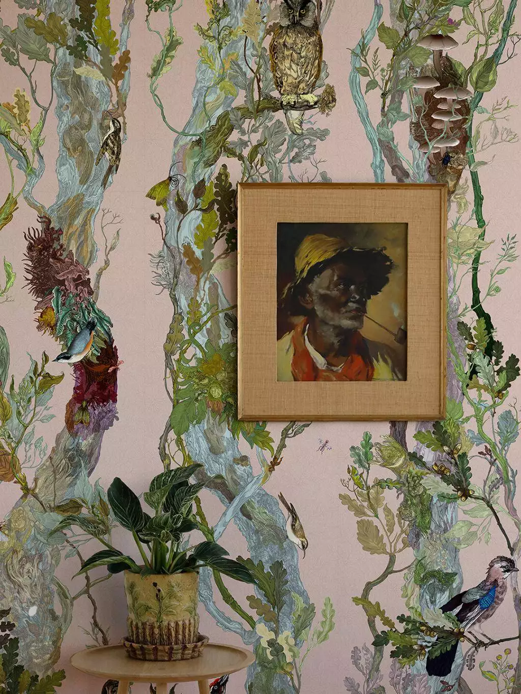 Indie Wood, col. 07 - Animal Print - Blätter - Fauna - Florale Muster - Geflecht - Ranken - Streifen - Tiere - Vögel - Zeichnungen - Äste - Rosa - Timorous Beasties