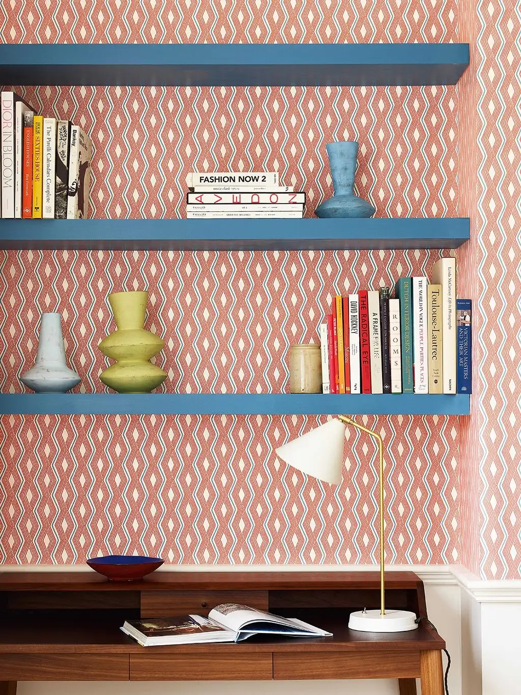 Pemba, col. 02 - Graphisch - Rauten - Blau - Rot - Weiß - Colefax and Fowler