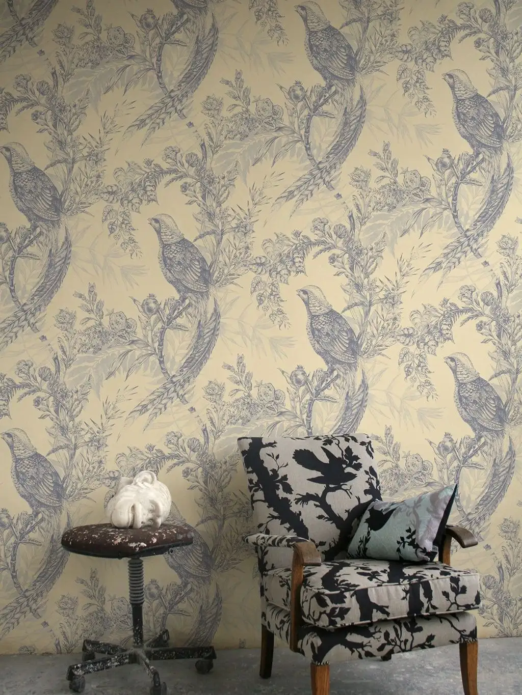 Pheasant wallpaper, Greys on Cream - Blumen - Blätter - Tapeten mit Vogelmotiven - Tier Tapeten - Äste - Creme - Grau - Timorous Beasties