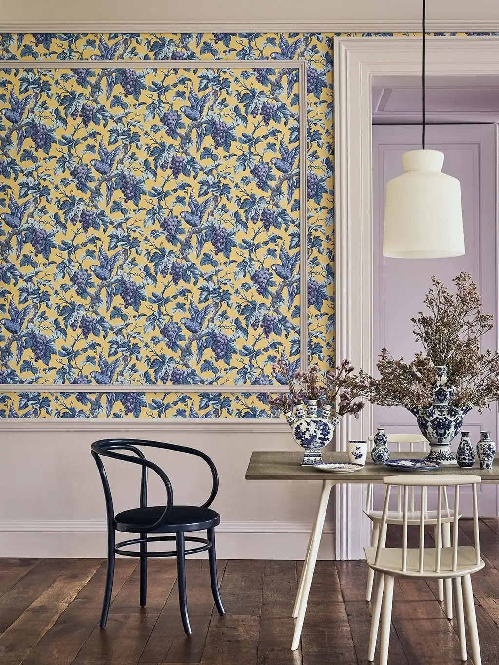 Woodvale Orchard, col. 7 - Blumen - Blätter - Früchte - Tapeten mit Vogelmotiven - Tier Tapeten - Äste - Blau - Gelb - Lila - Cole & Son