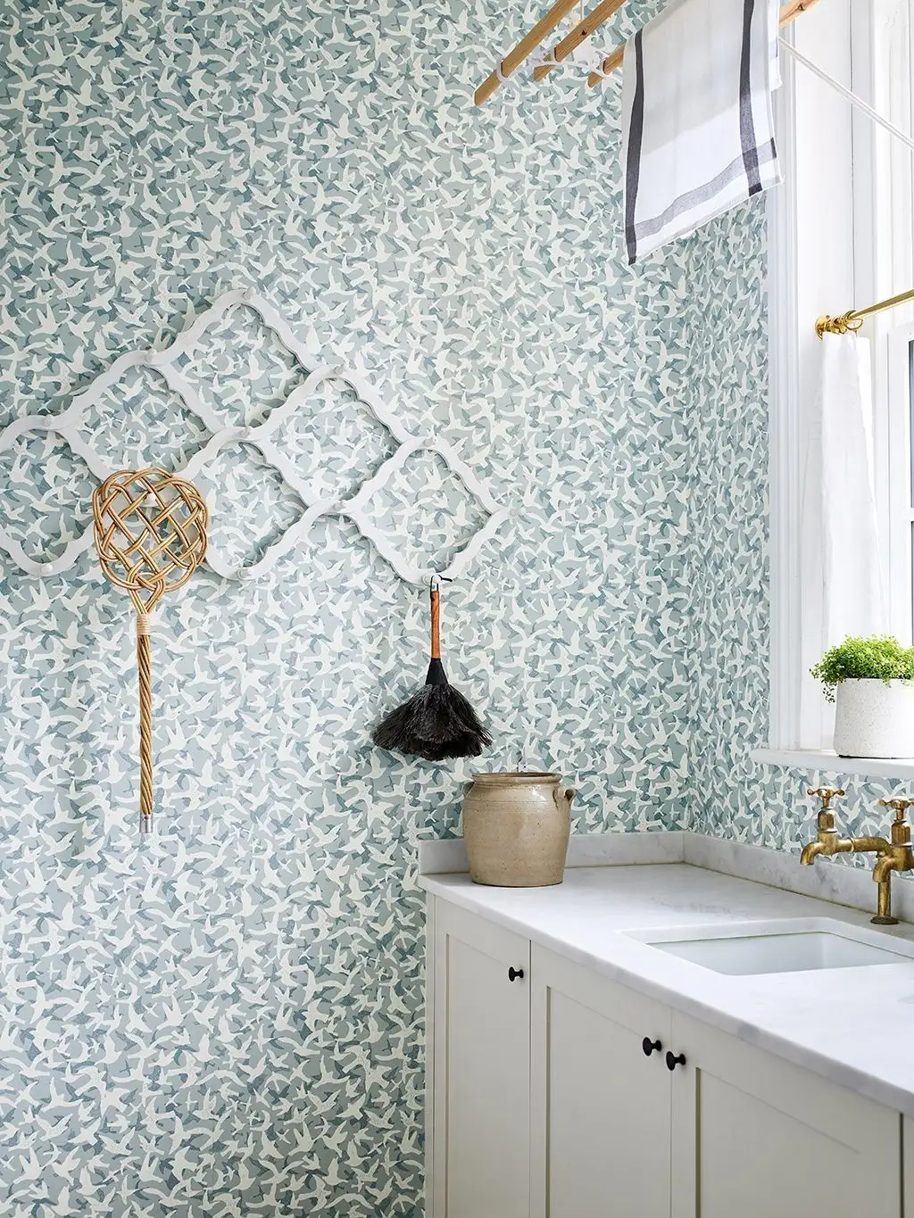 Windsong, col. 3 - Tapeten mit Vogelmotiven - Tier Tapeten - Hellblau - Weiß - Colefax and Fowler