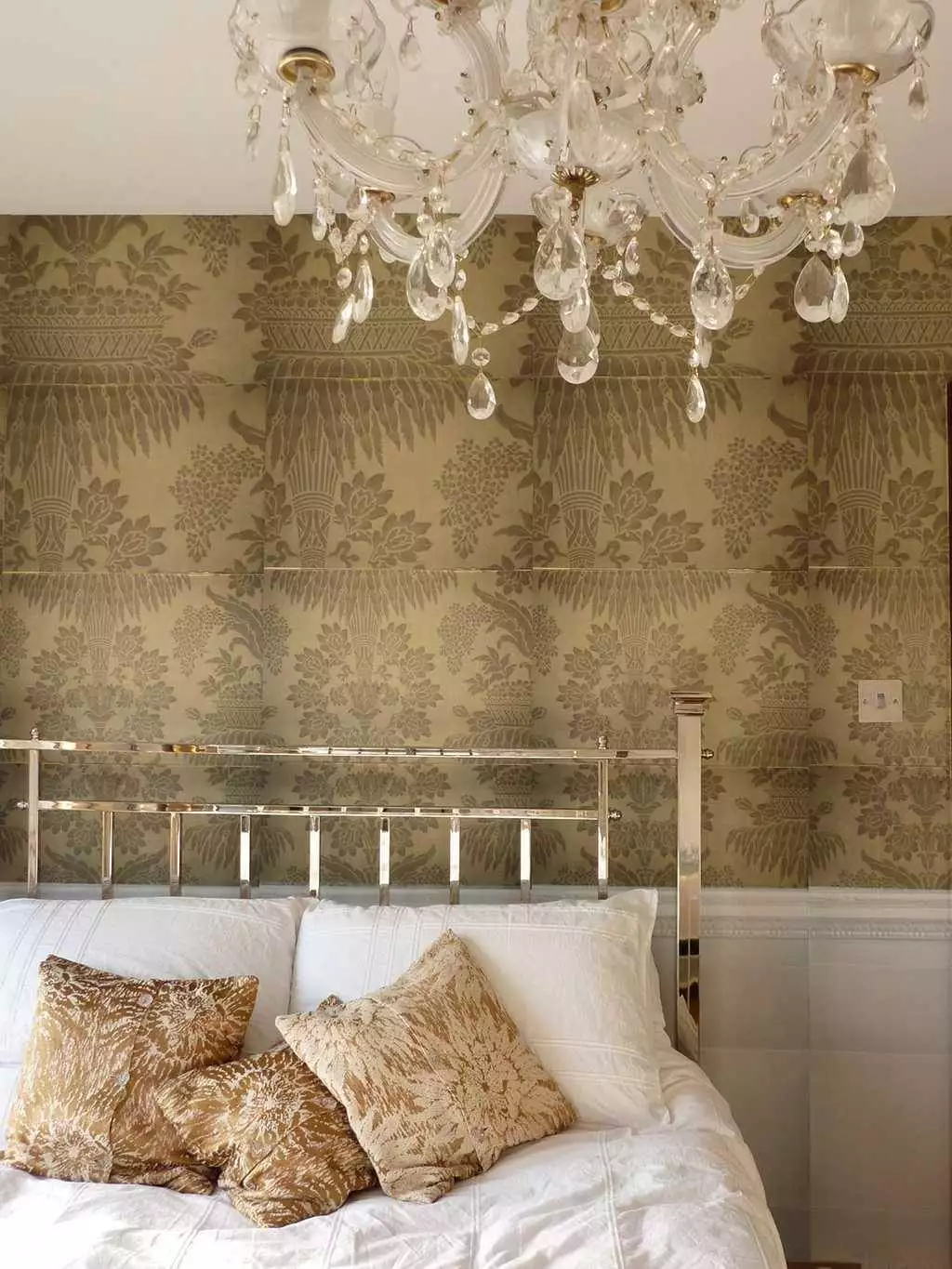 Patterned Illusion 2, ivory - Ornamente Tapeten - Vertäfelung - Braun - Creme - Grau - Weiß - Deborah Bowness